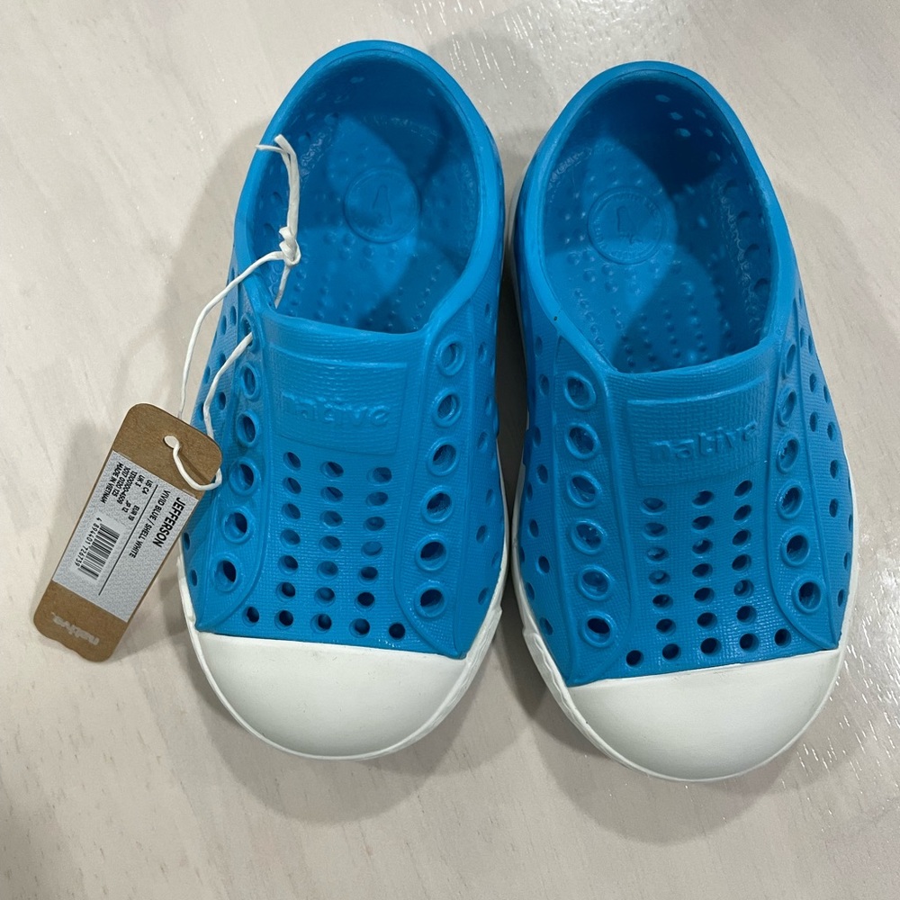 NWT C4 Natives - vivid blue